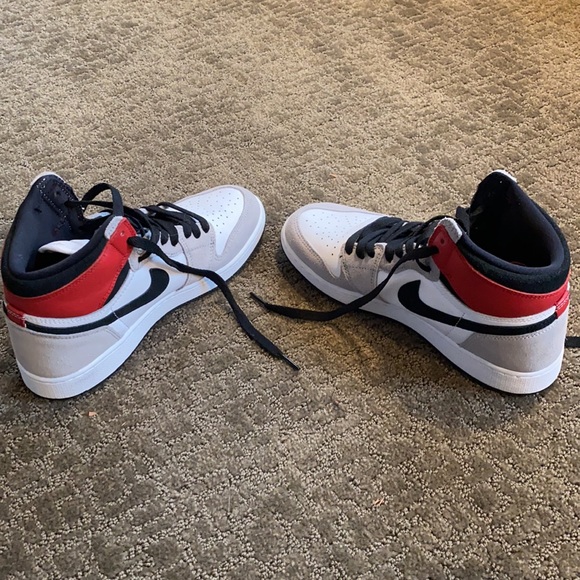 Jordan 1 Mids Smoke Grey - Picture 3 of 5